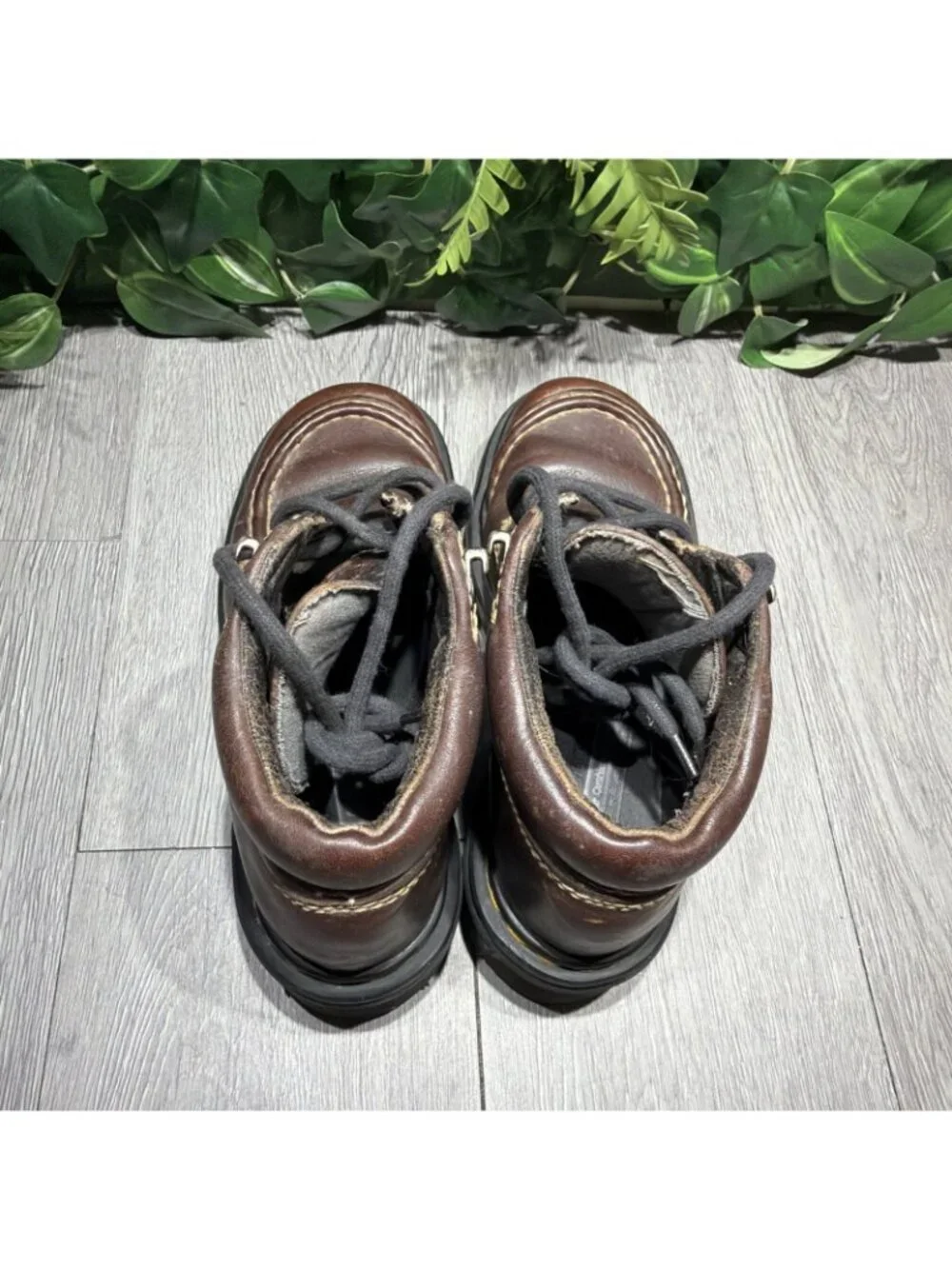 VTG Dr. Martens Brown Leather Ankle Boots 9275 England Sz W 7 Combat Y2K - 90s
